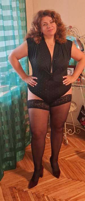 Олар күйеуінің көзінше әйелдің ішіне сіңдіру Ойыншықтармен анальды секс фотосуреттері